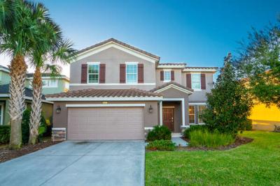 Front of villa near Disney