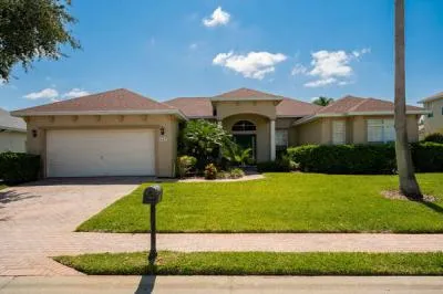 Front of villa near Disney