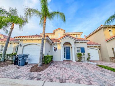 Front of rental near Disney