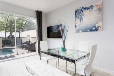 Enjoy meals as a family with seating for 6