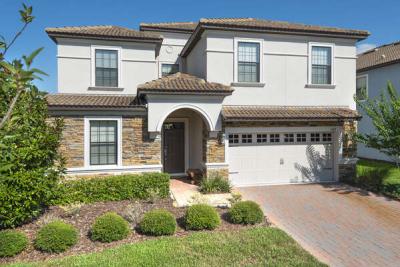This beautiful 8 bed villa has an amazing location near the clubhouse
