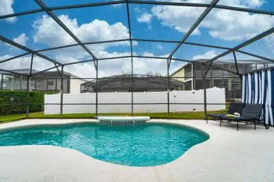 Pool with spray water feature and side privacy