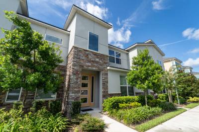 Front of villa near Disney
