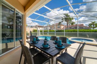 covered outdoor dining seating 6 with ceiling fan (newly furnished 2021)
