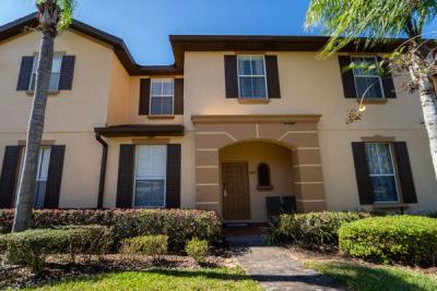 Front of villa near Disney