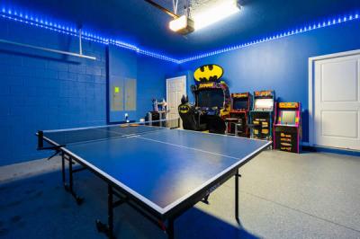 Games room showing ping pong table and arcade games
