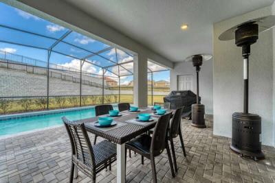 Outdoor dining table seating for 6
