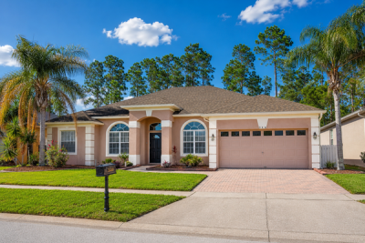 Front of villa showing double drive